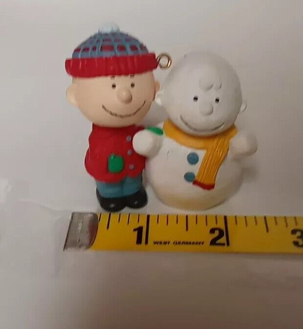 HALLMARK Keepsake The Peanuts Gang Charlie Brown Snowman Christmas Ornament 1993