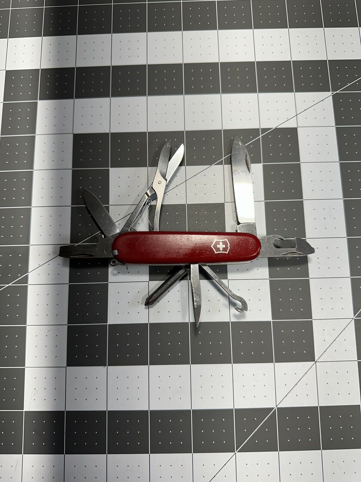 Victorinox Super Tinker Swiss Army Pocket Knife Red Slightly Stiff 6780