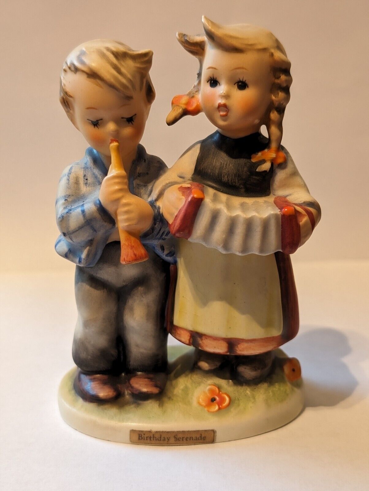 Goebel Hummel Figurine Birthday Serenade 218 2/0 TMK4 TMK 4 - 4 1/2\