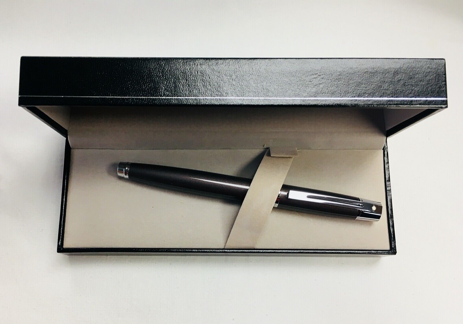 Sheaffer 300 Grey Lacquer “M” Nib Fountain Pen