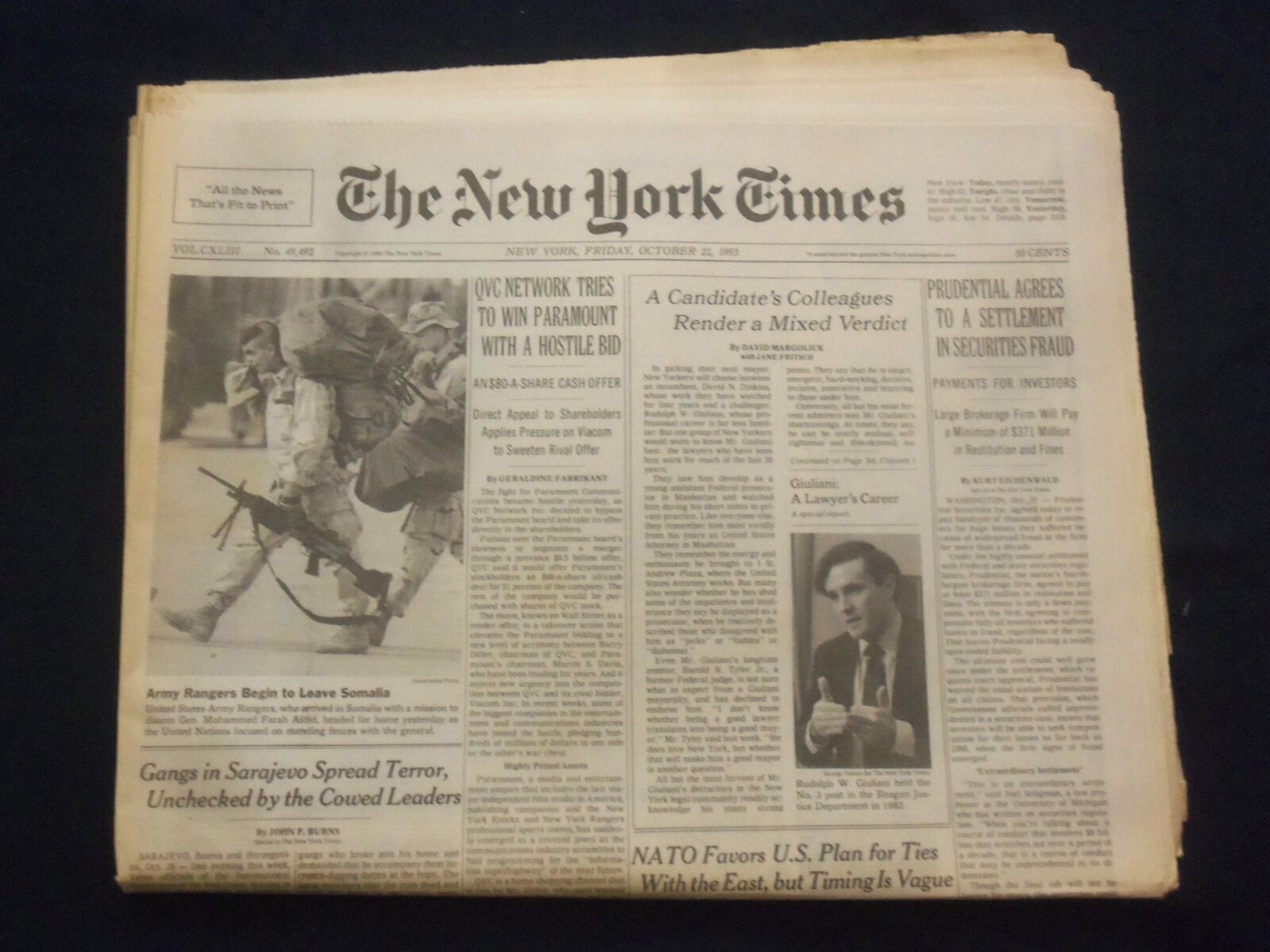 1993 OCT 22 NEW YORK TIMES NEWSPAPER - GIULIANI VS. DINKINS NYC MAYOR - NP 7070