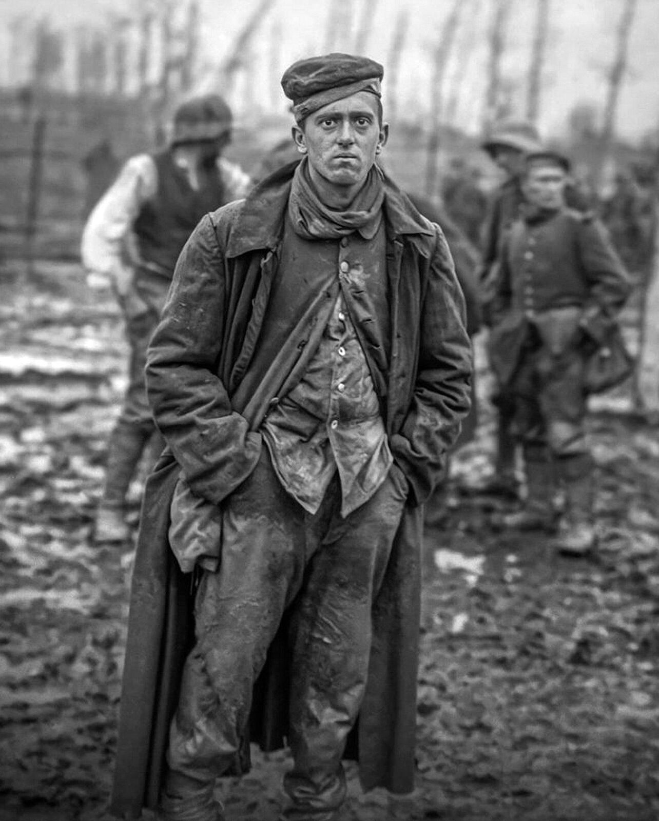 WW1 GERMAN PRISONERS in BELGIUM Photo  (228-R)