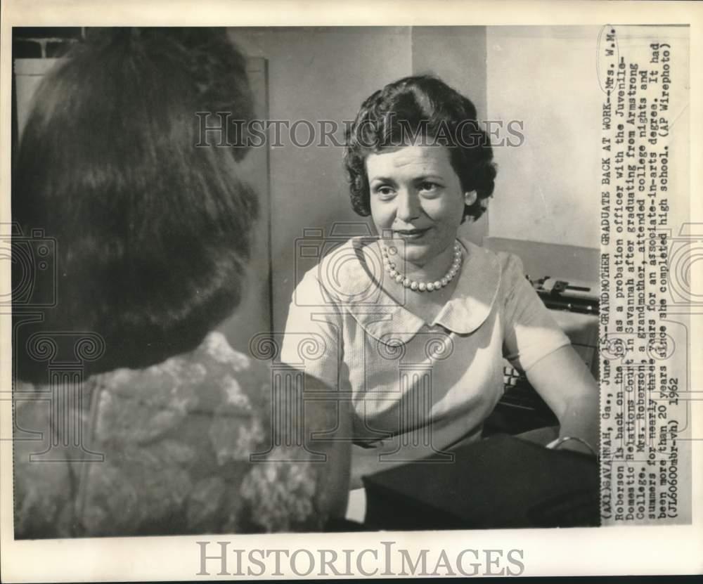 1962 Press Photo Grandmother Mrs. W.M. Roberson works as probation officer