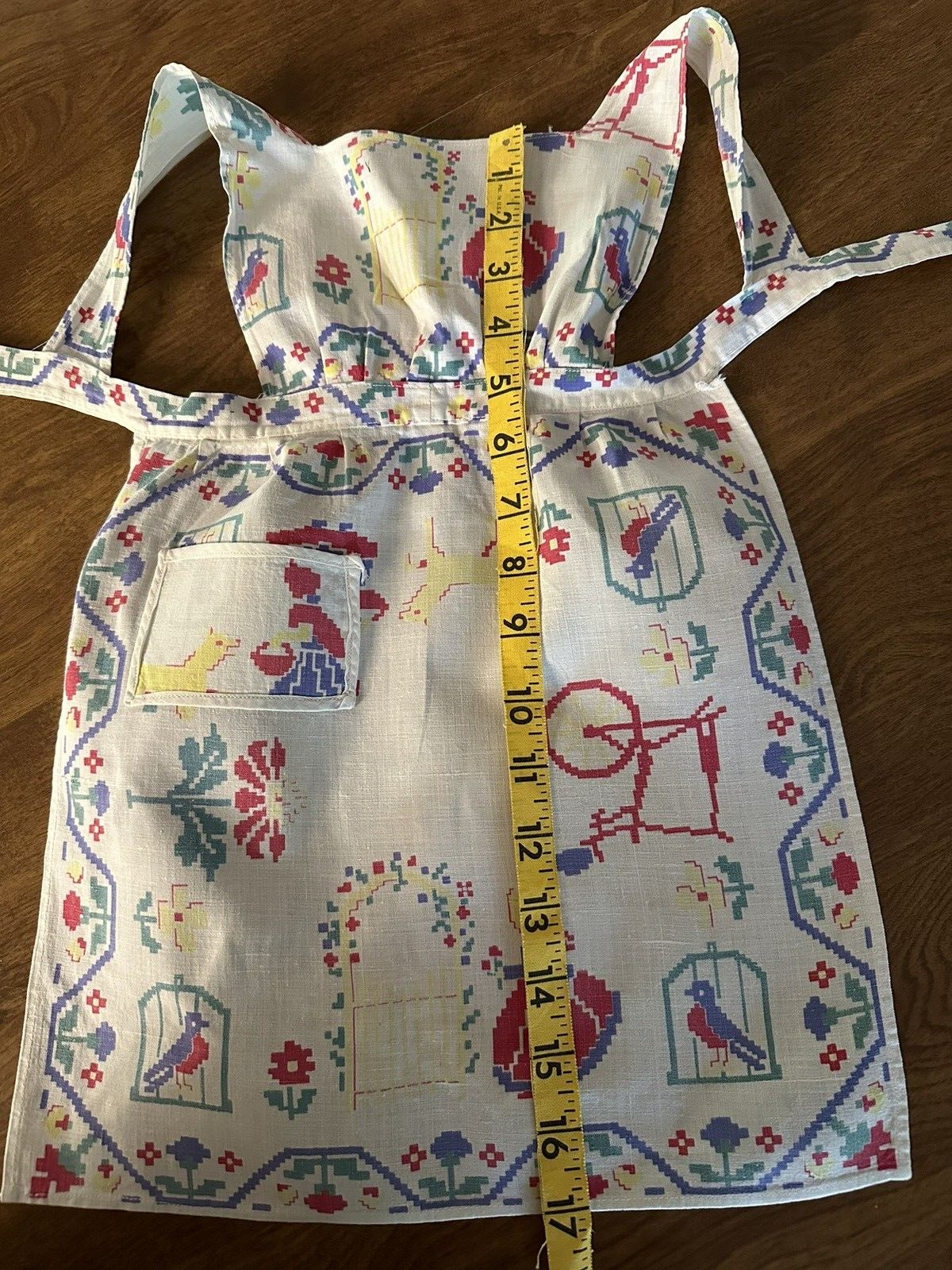 YOUNG CHILD\'S FULL APRON-VTG 1940 CUTE COLORFUL PRINT-\
