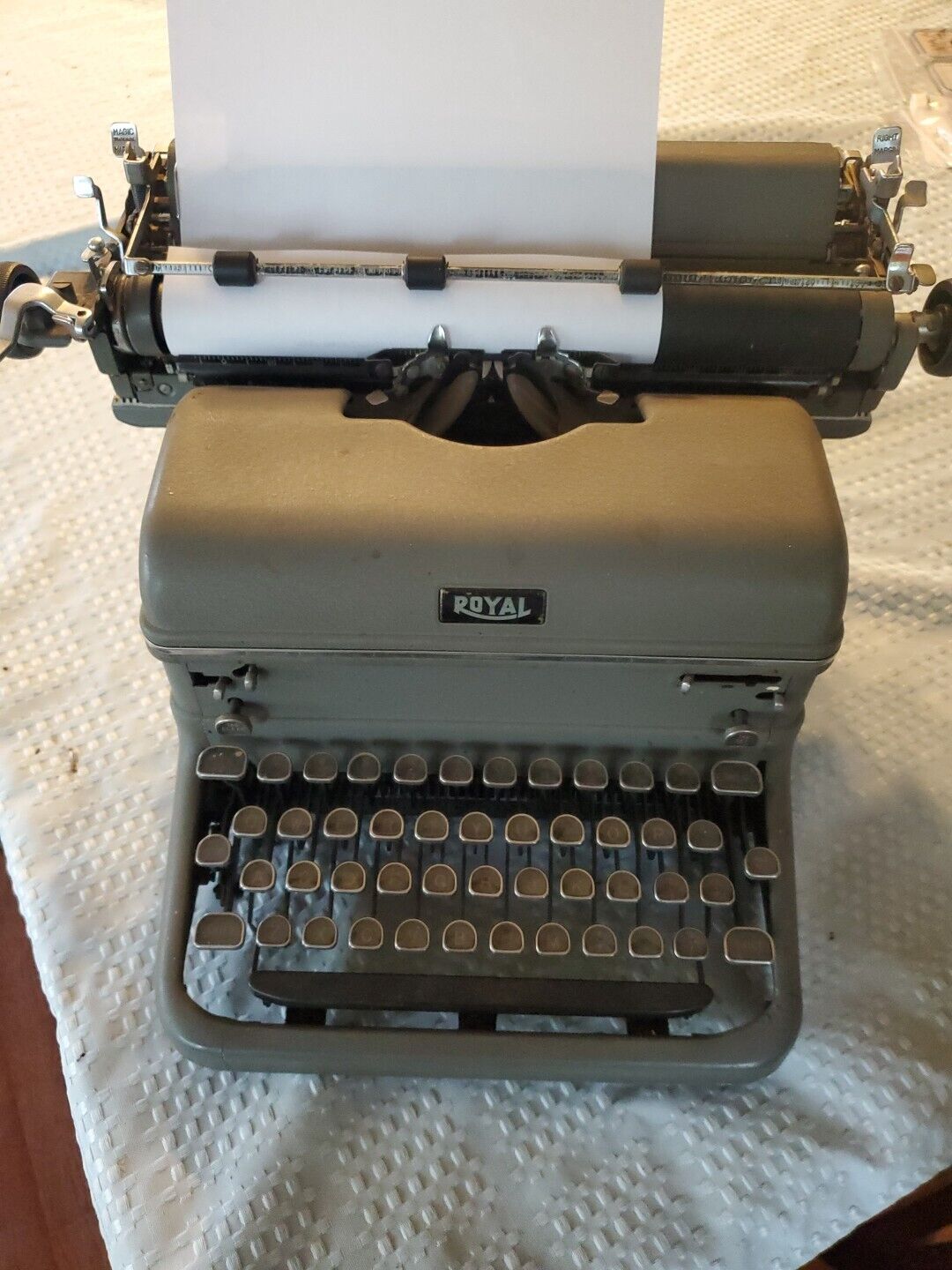 Vintage 1930’s-40’s Royal Quiet Deluxe Manual Typewriter in Case