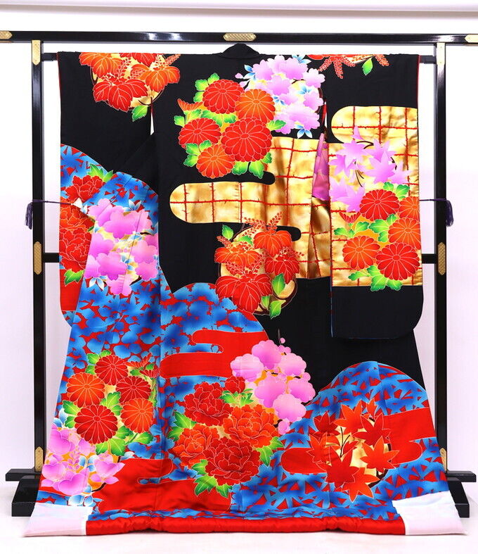 Uchikake Kimono Japan Colored Silk, Used, Black, Gold, Full Of Seasonal Flowers,