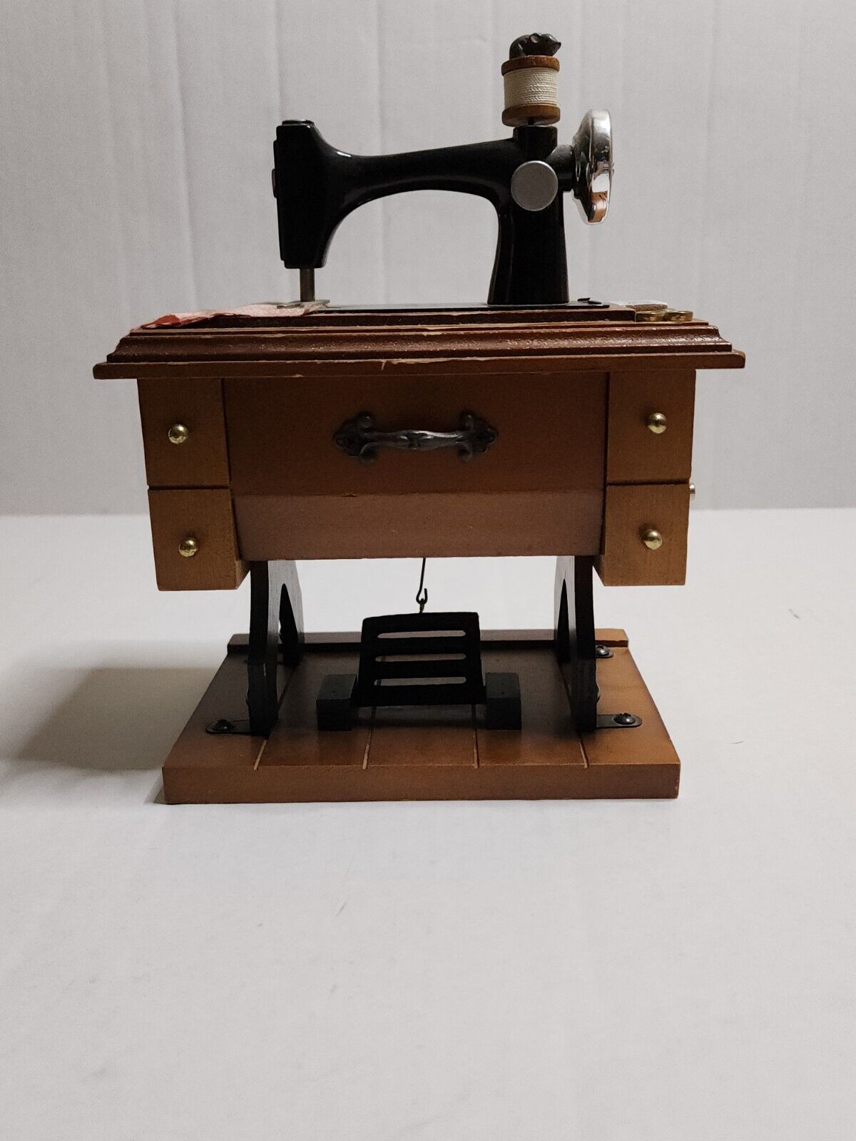 Vintage 1980s Sewing Machine Music Box By Berkeley Designs Plays  Buttons & Bows