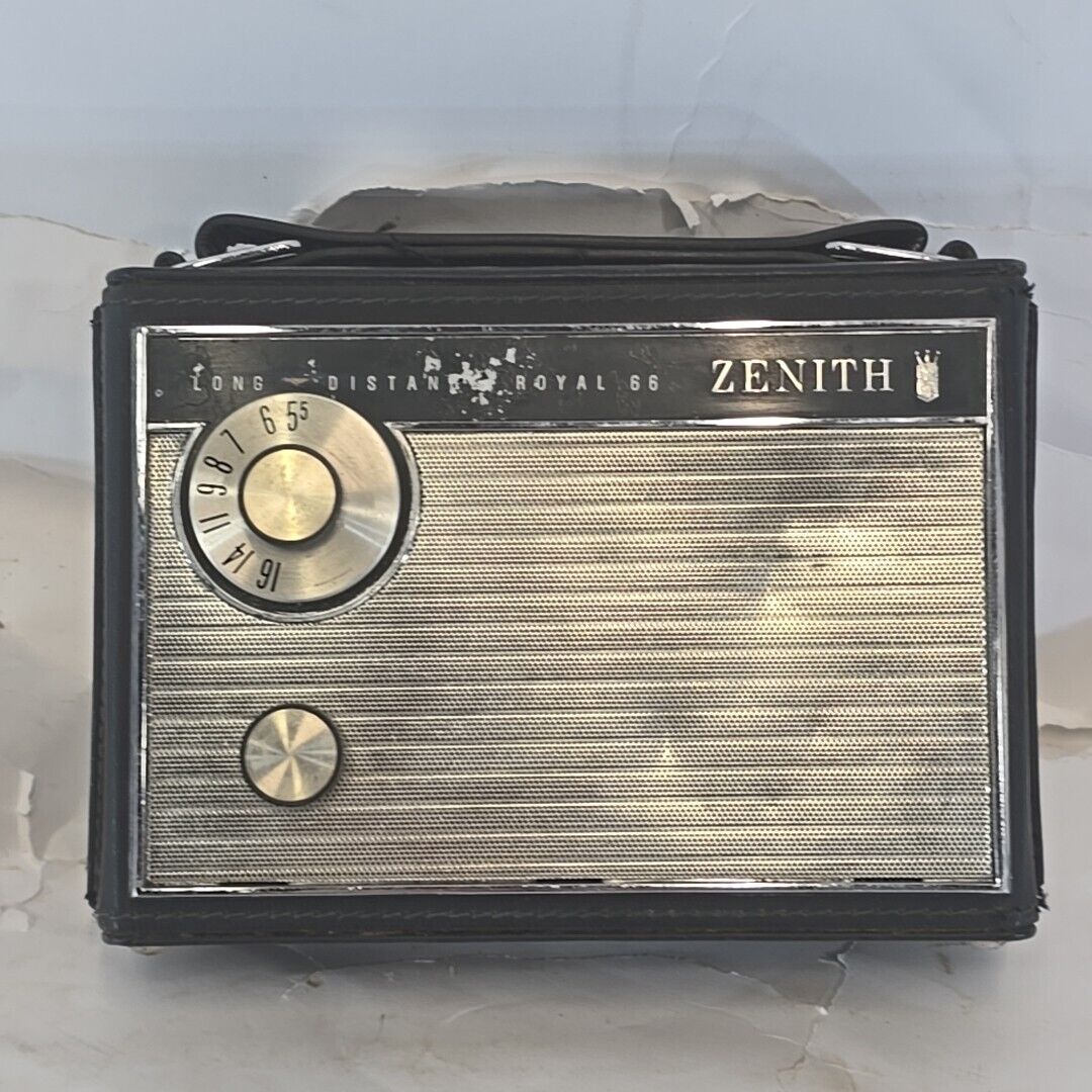 1964 Zenith Royal 66 Long Distance 7 Transistor Portable AM Radio Leather Case
