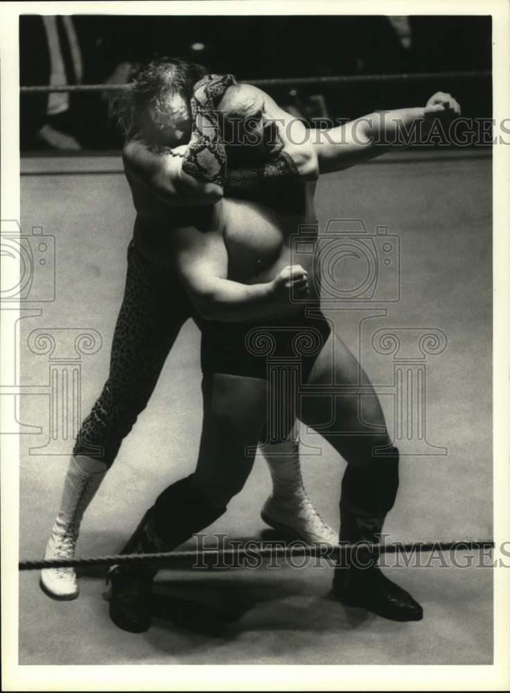 1988 Press Photo Wrestlers Brutus \