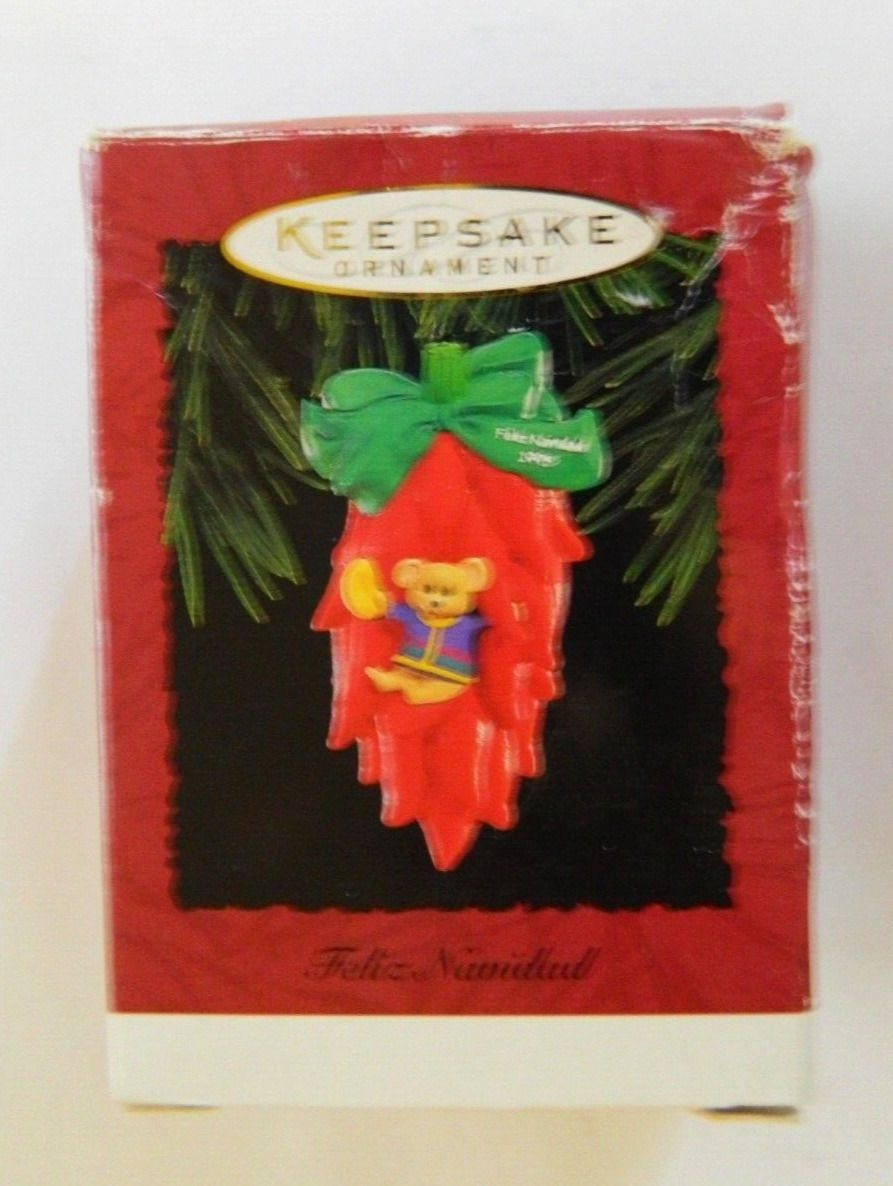 Hallmark Keepsake Ornament 1995 Feliz Navidad Mouse in Chile Pepper House. BB3