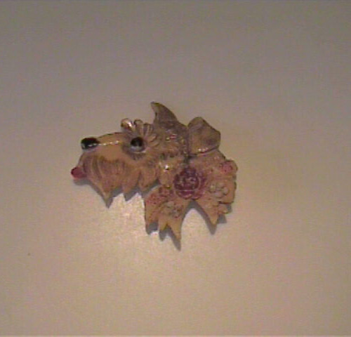 VINTAGE 1950'S CELLULOID PLASTIC SCOTTIE DOG WITH FLOWERS PIN