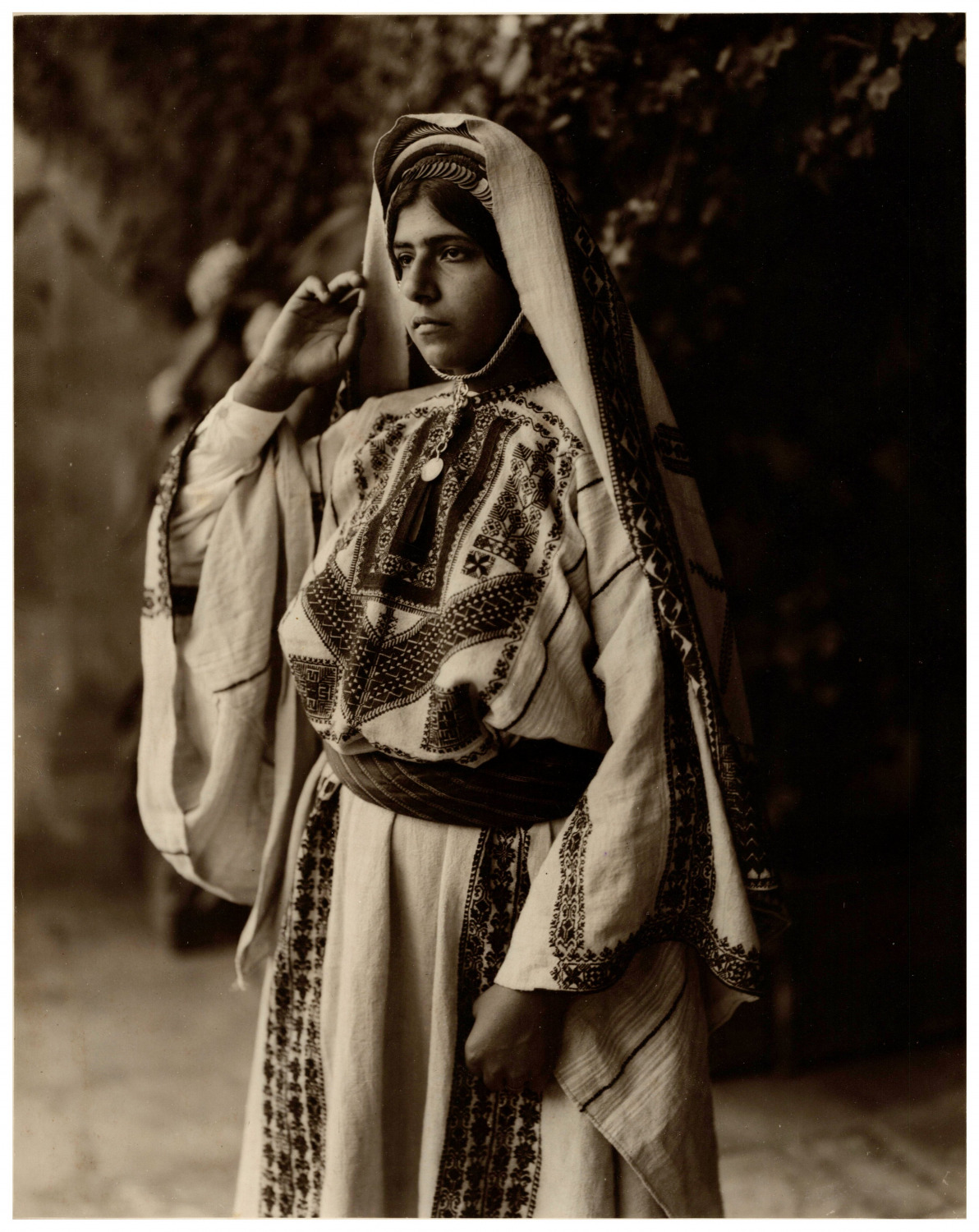 A Ramallah woman in Thobe and Sfadeh vintage print, cardboard size: 36.5 x 2