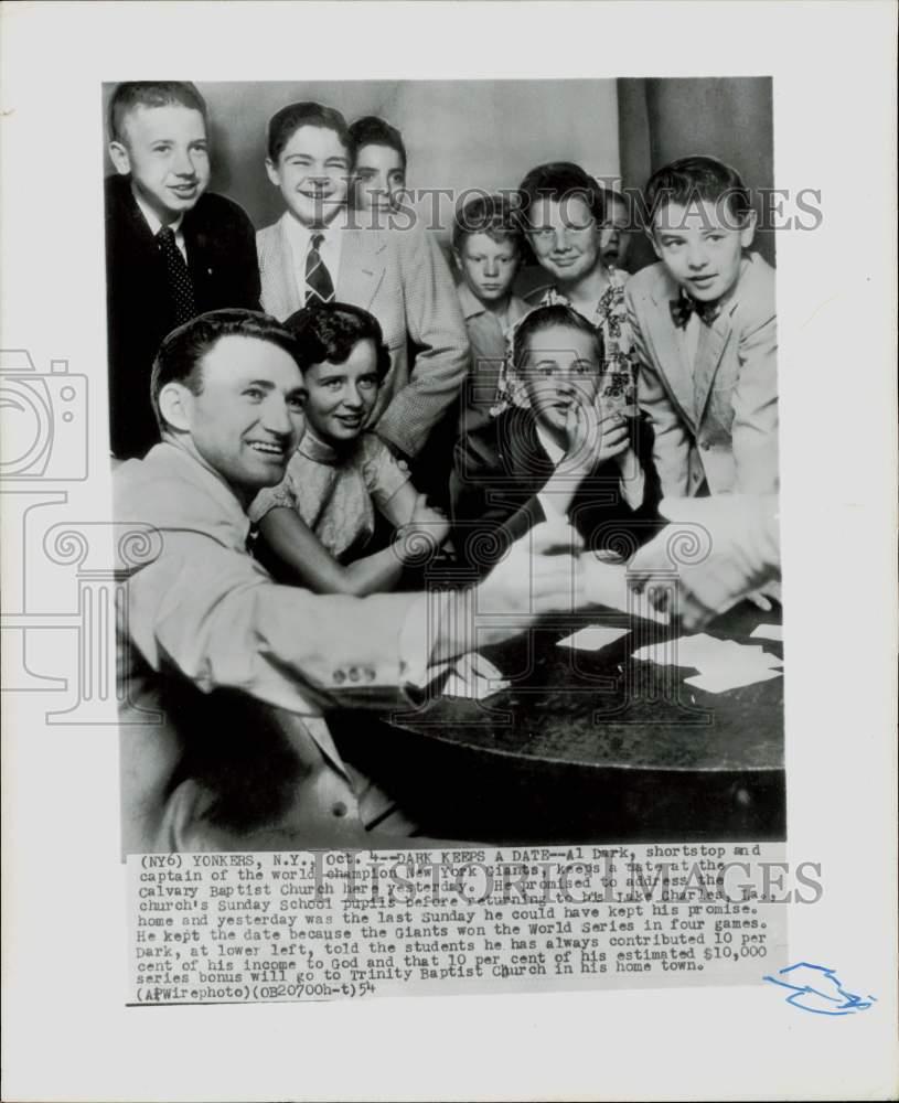 1954 Press Photo Al Dark, shortstop for New York Giants, visits kids in Yonkers.