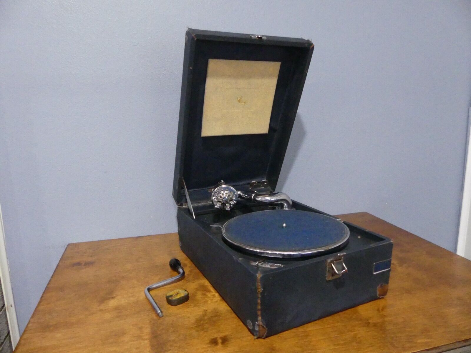His Master\'s Voice Antique Portable Wind-Up Gramophone Victrola w/ 5B Soundbox