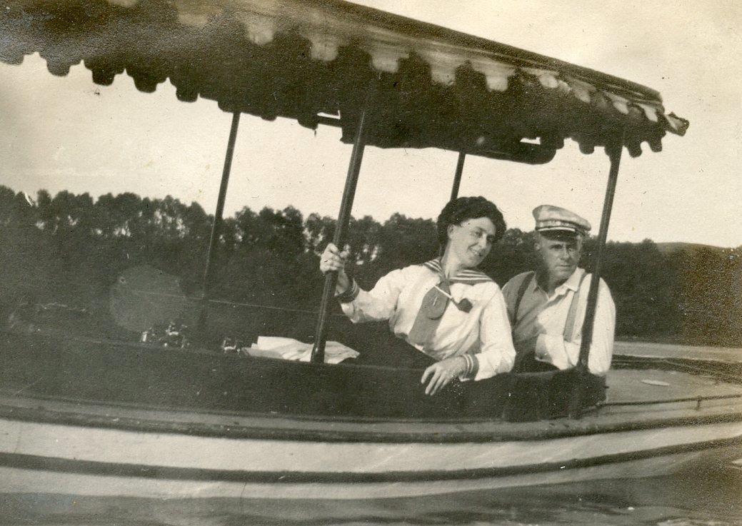 T844 Vtg Photo ENJOYING THE DAY ON THE BOAT, AWNING, CAPTAIN HAT, Early 1900\'s