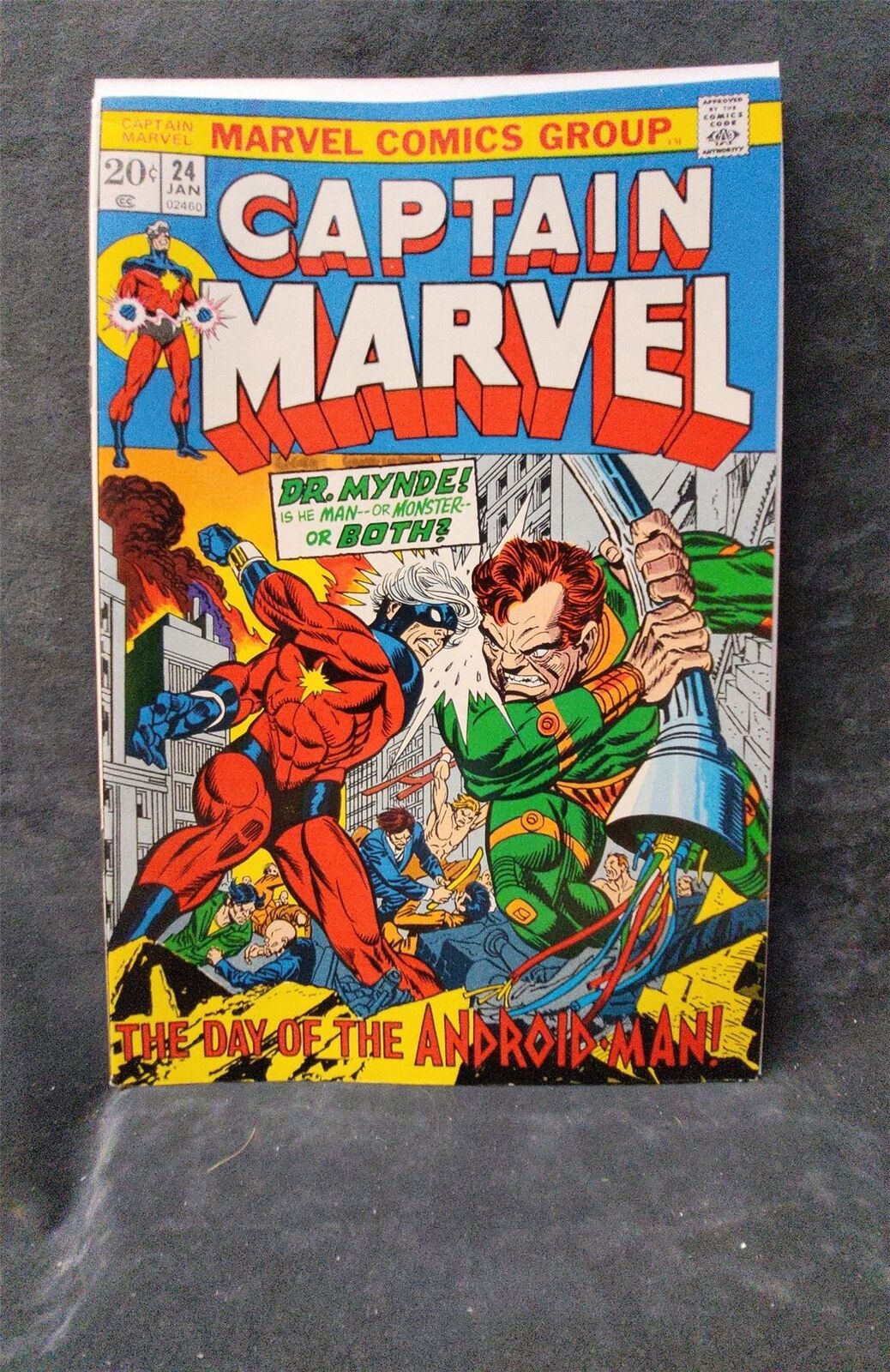 Captain Marvel #24 1973 marvel Comic Book 