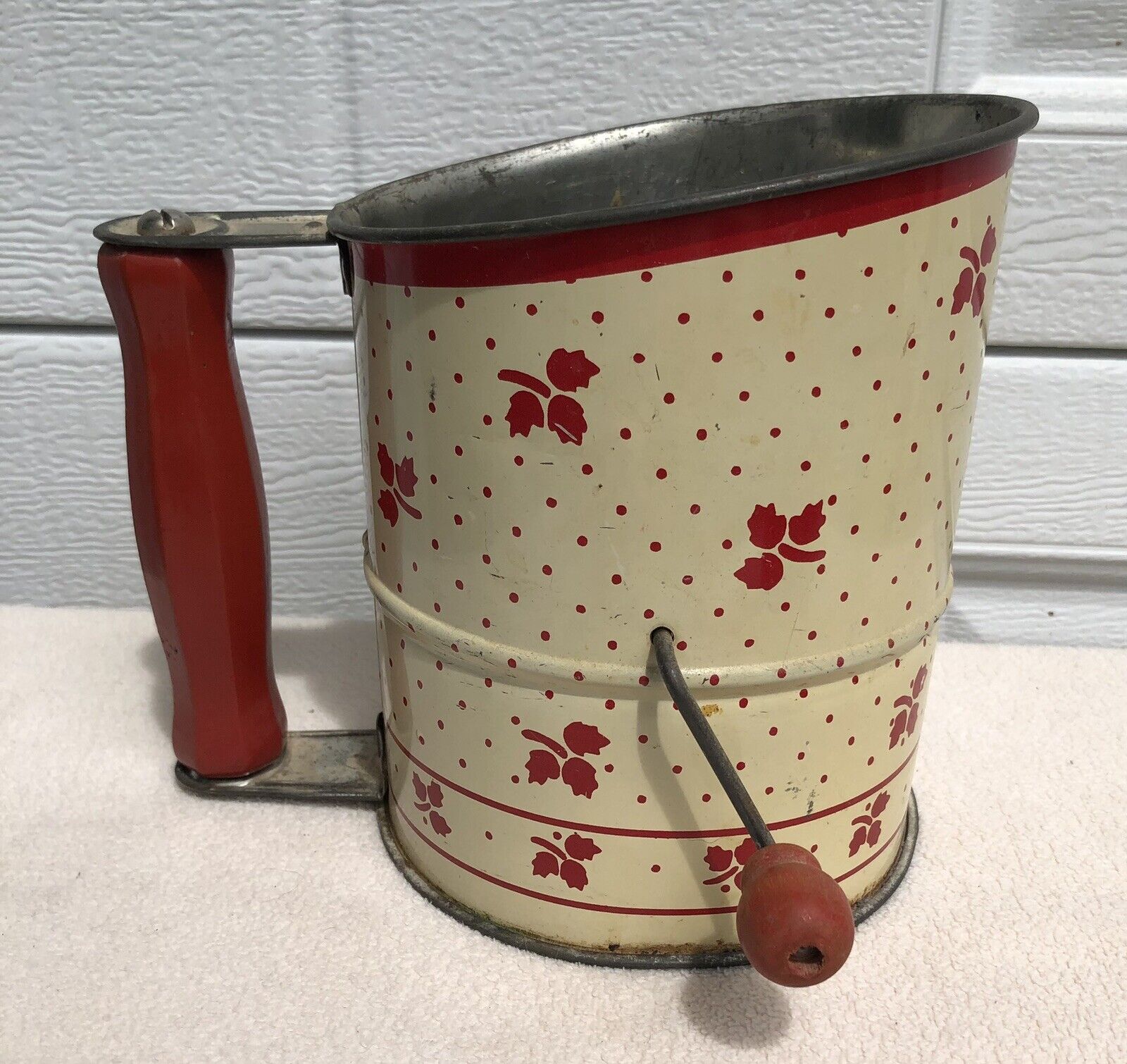 Vintage 1930\'s Large Size Flour Sifter with Red Wood Handle and Knob Poppies