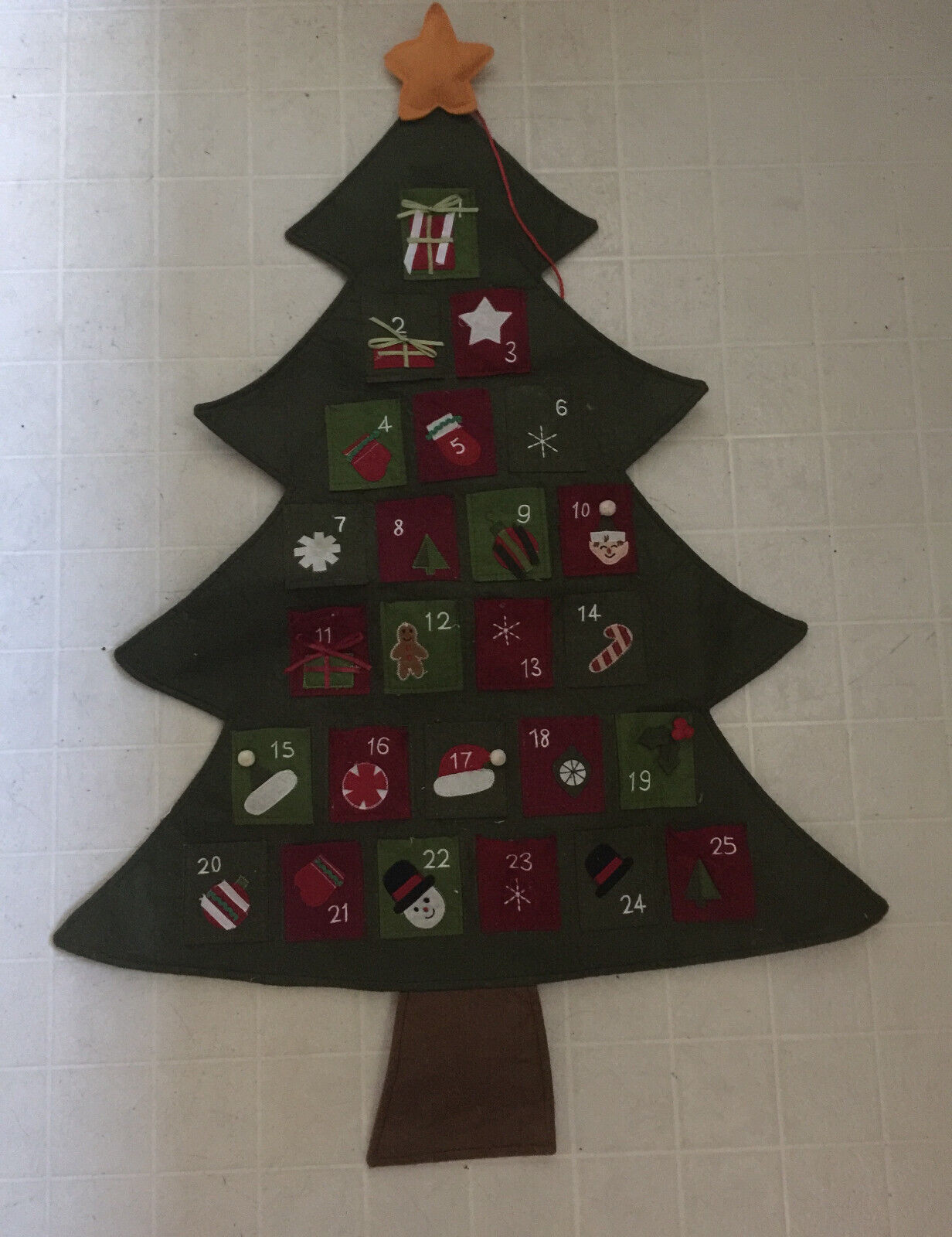 Christmas tree wall decration w/25 cute pockets 34\