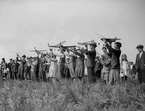 1931 A Crowd Gather To Watch Model Aeroplane Flying At Wimbledon Old Photo
