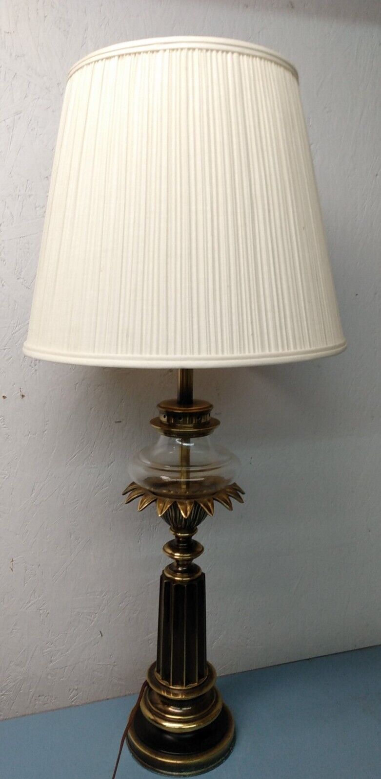 Vintage Brass Table Lamp *WORKS* (LL)