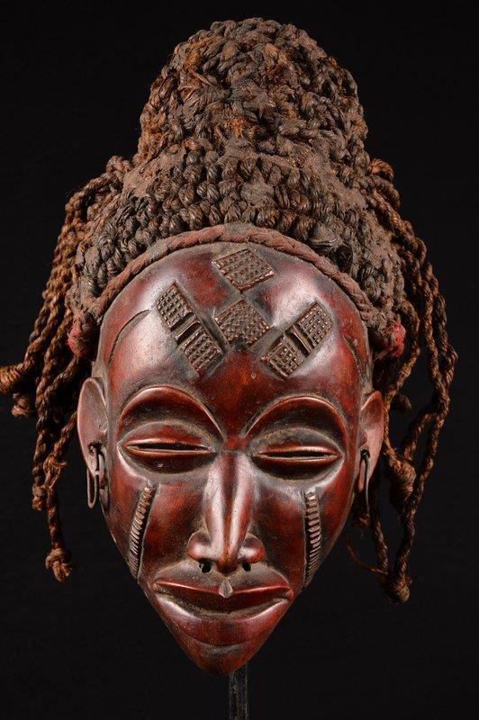 22082 A Primitive African Chokwe Mask DR Congo