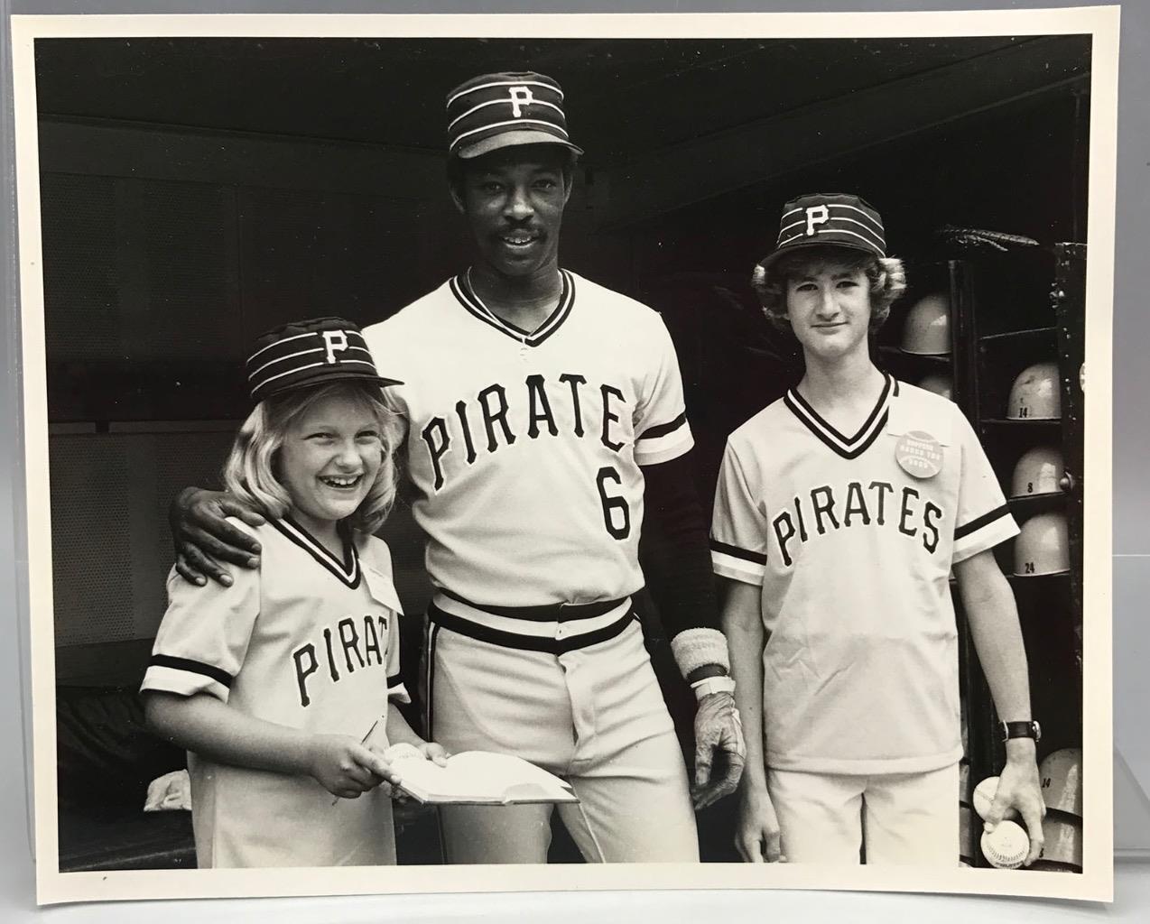 Vintage B&W Photograph Pittsburgh Pirate Rennie Stennett w/ Children jds