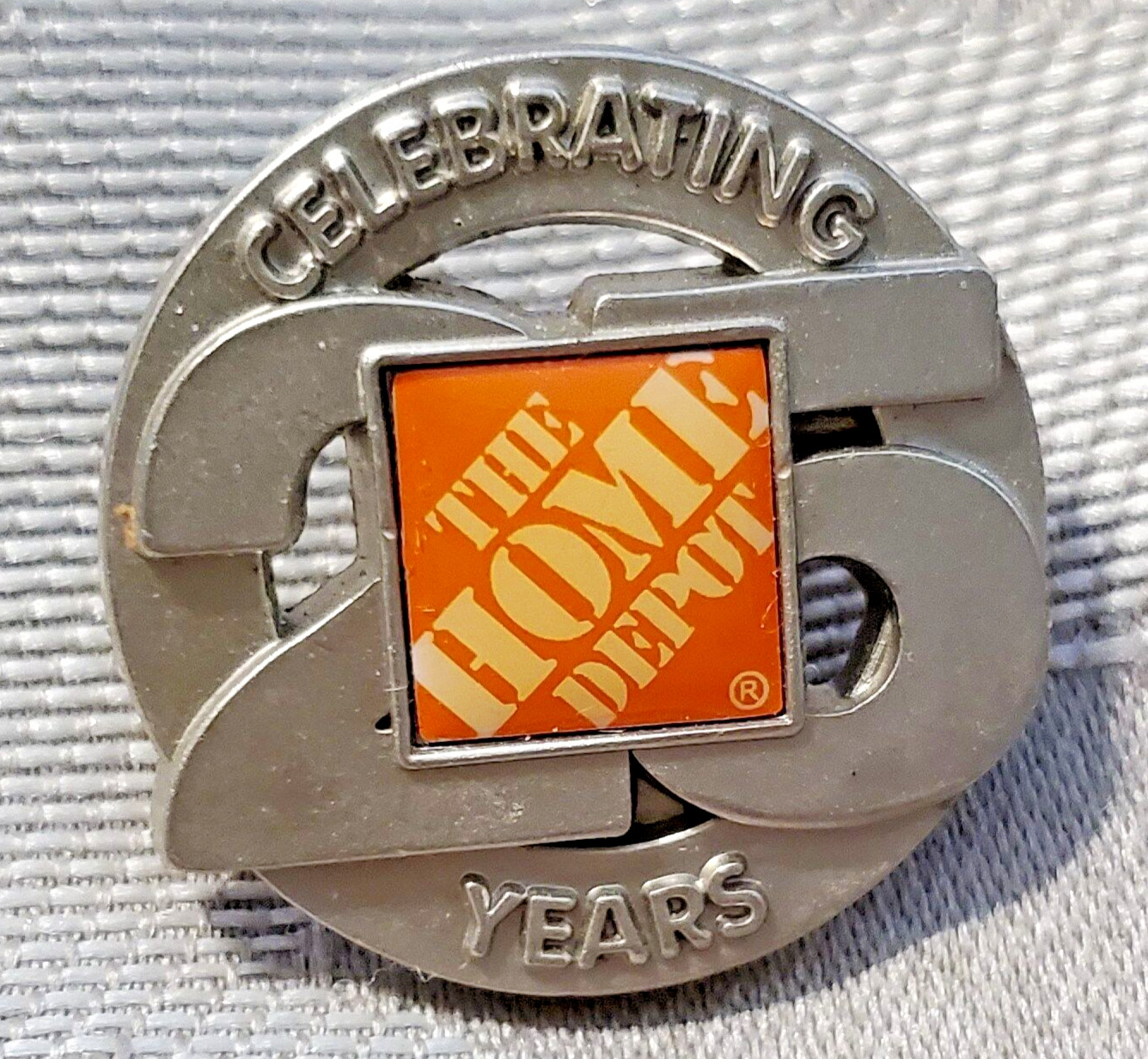 Preowned Silver / Pewter Color Home Depot Celebrating 25 Years Pin / Pinback