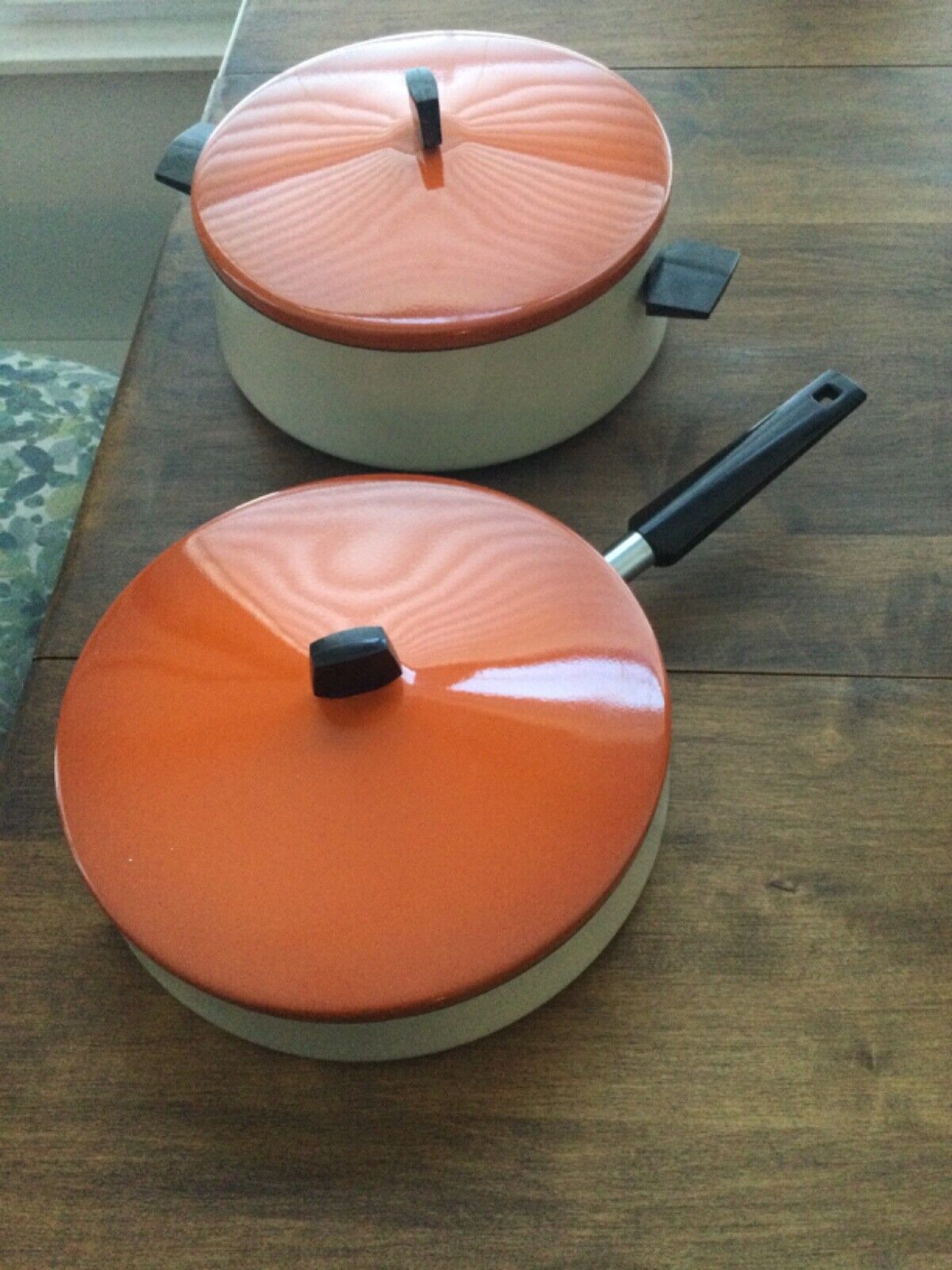 Vintage Wear-ever Cerama Cookeare Set - Beige bottoms w/ orange lids