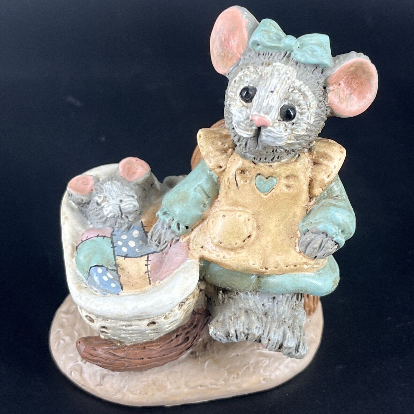 Vintage Suzi Skoglund Resin Spring Momma Mouse Mice Baby Mother Figurine 1992
