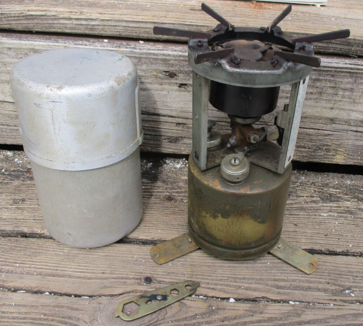 1945 WWII US Military Gas Pocket Stove Camp American w/ Aluminum Case CM Mfg Co