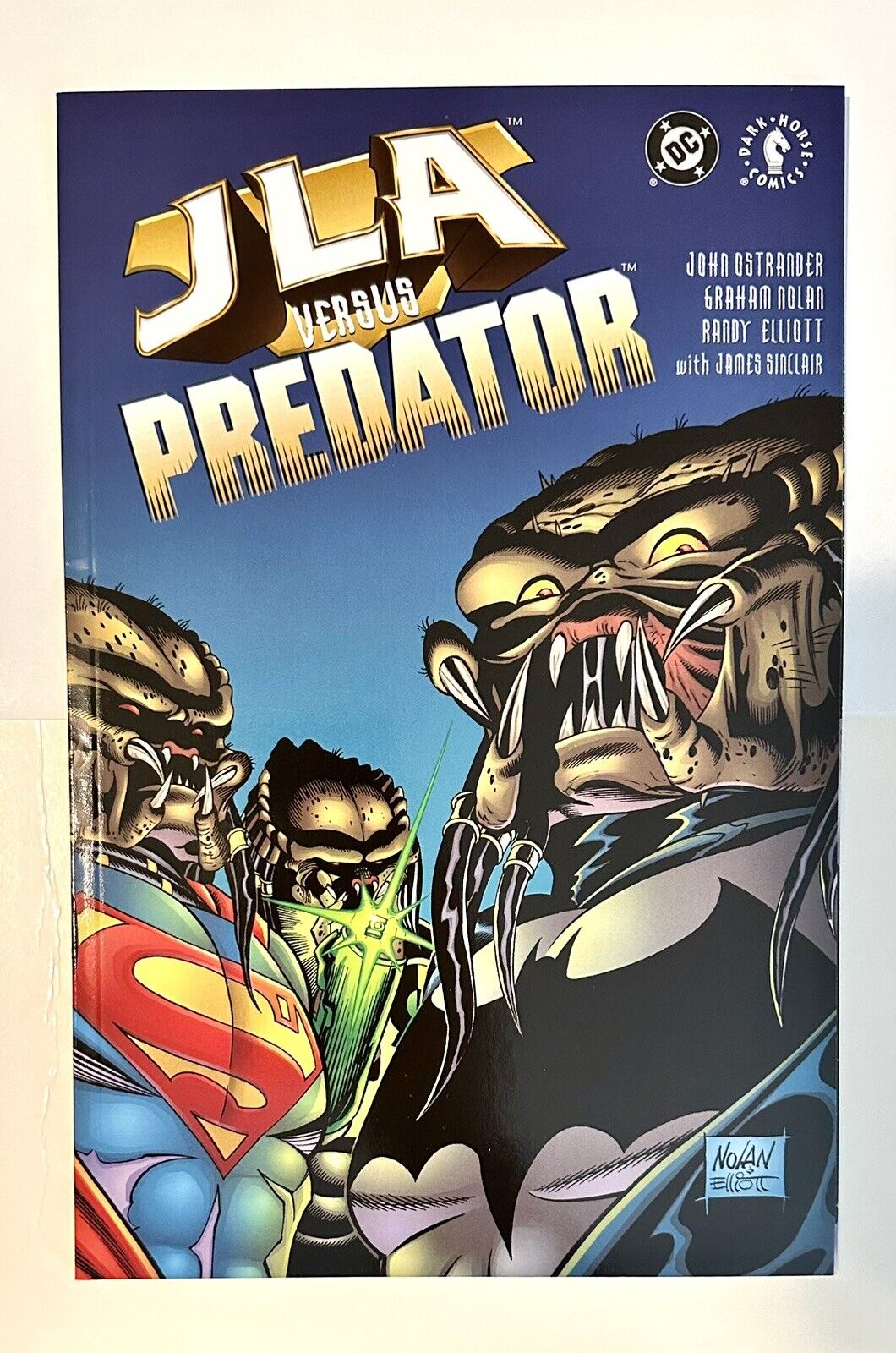 JLA Versus Predator # 1 One Shot Graphic Novel Out Of Print DC Comics Dark Horse