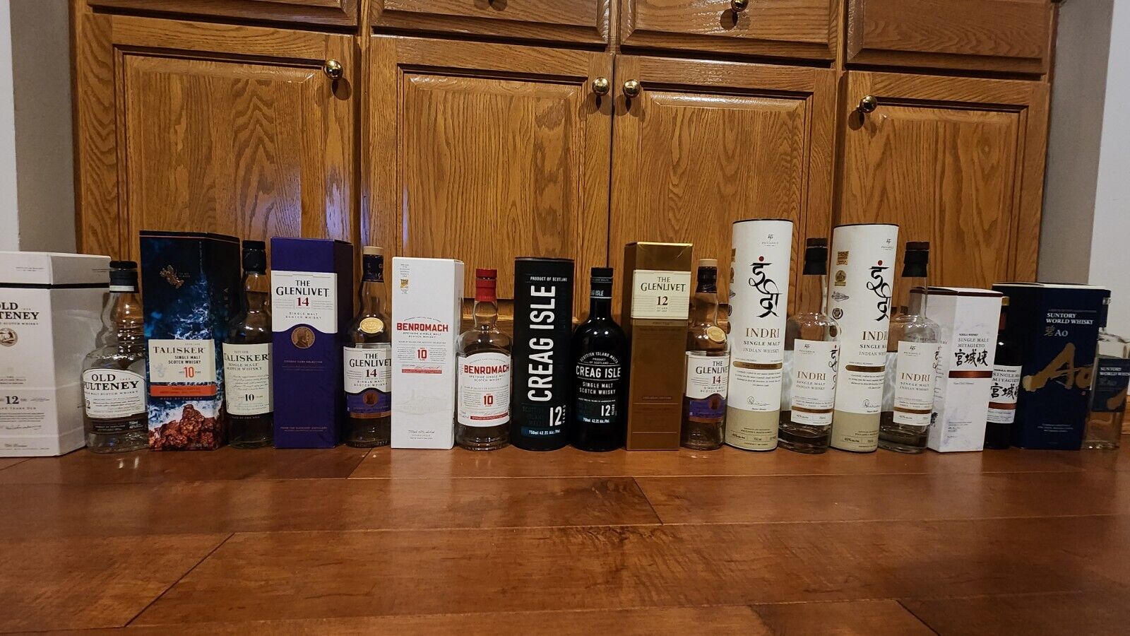 Lot of 10 Empty Whisky Bottles Indri,Old Pulteney,Creag isle,Glenlivet,Benromach