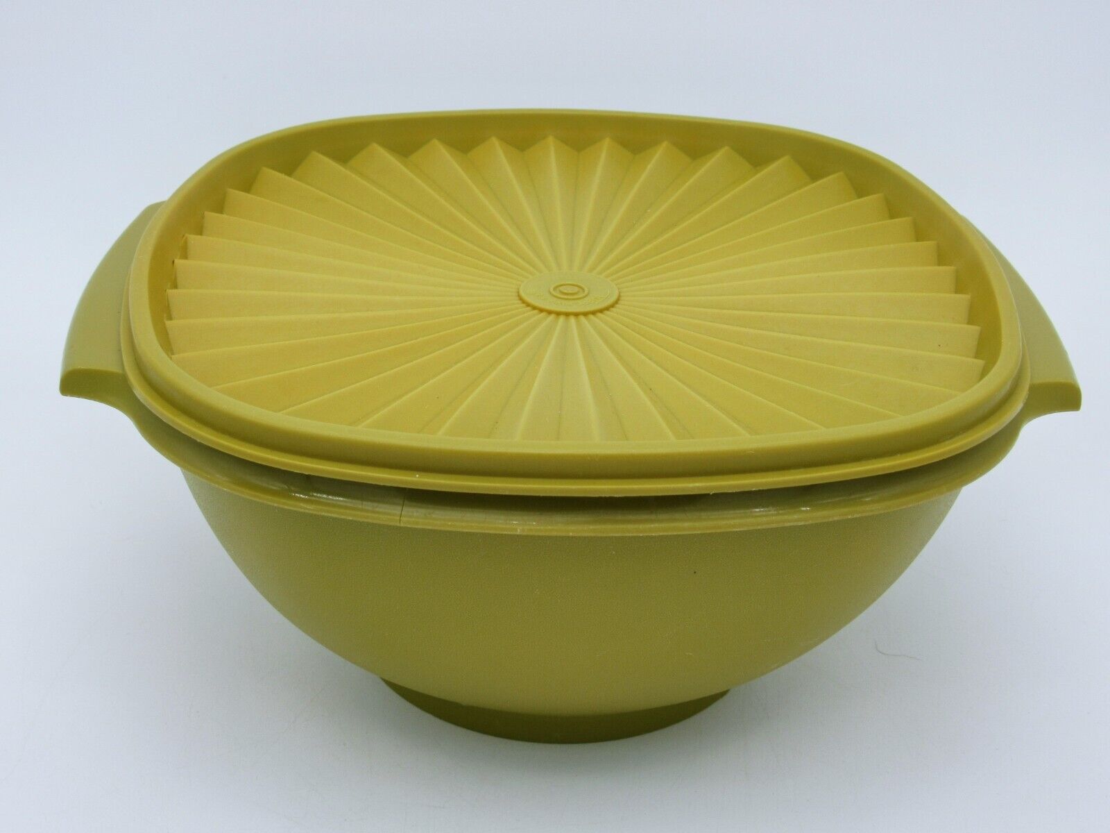 Vintage Tupperware Servalier Bowl 8.5\