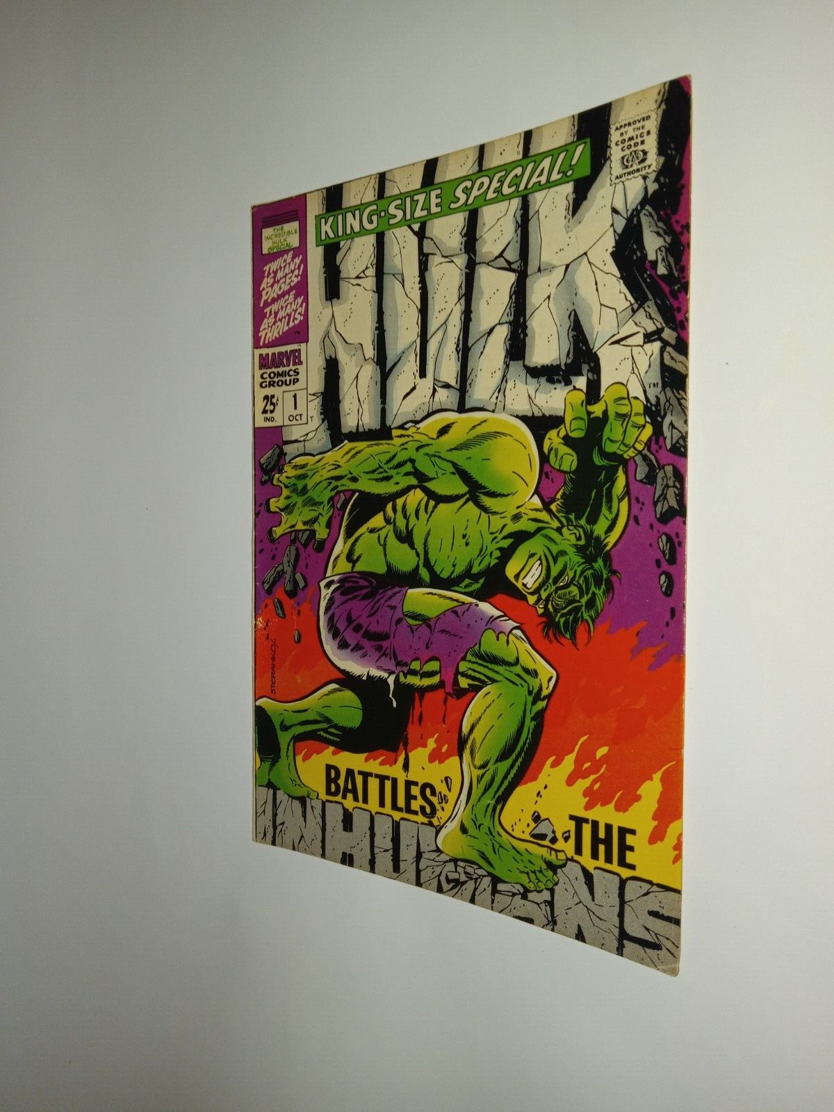 Vintage 1968 The Incredible Hulk #1 Battles the Inhumans Marvel Book King Size