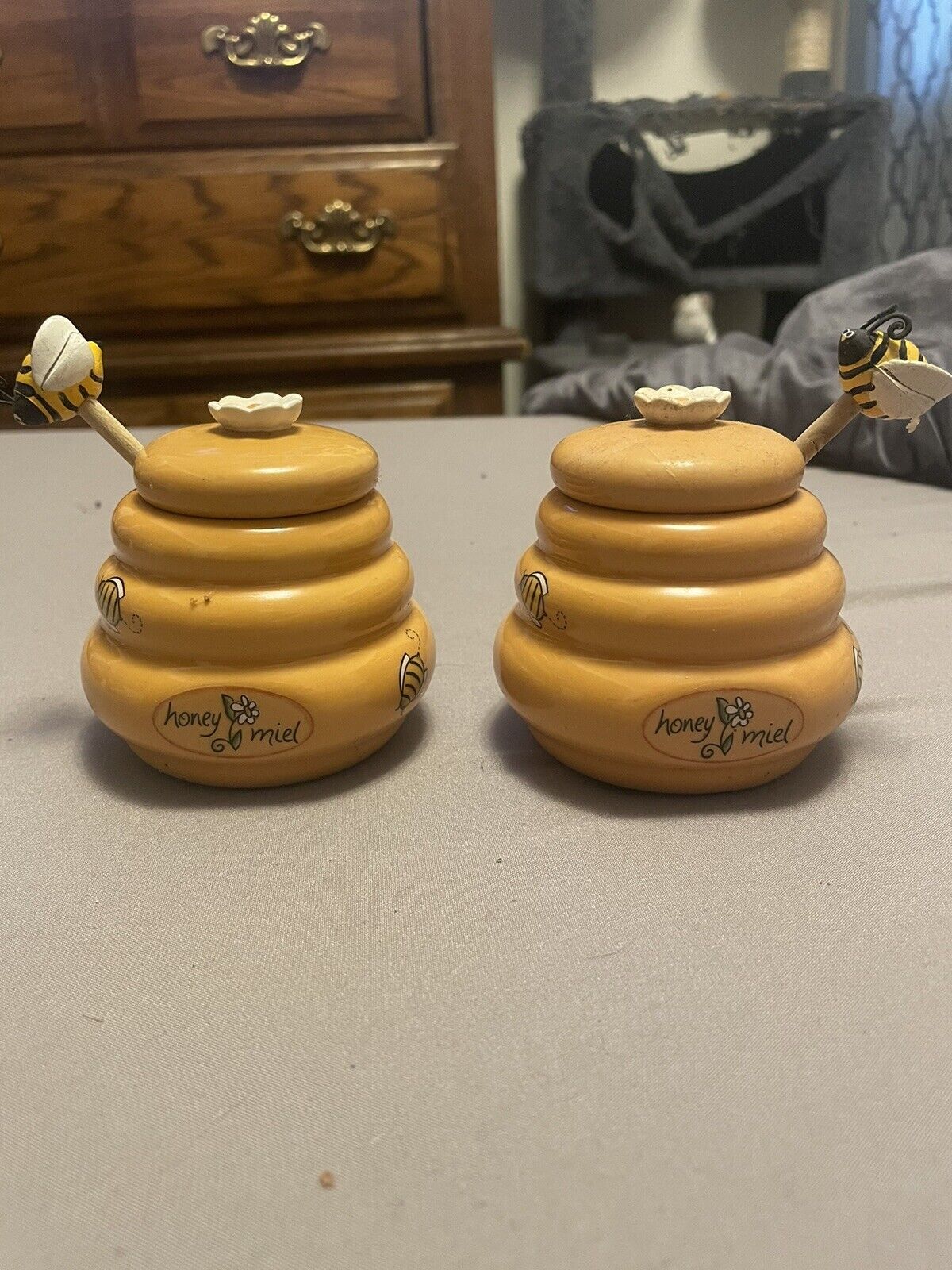 Two Honey Miel Ceramic Beehive Shaped Jar Pot w/ Lid & Wood Bumble Bee Dipper