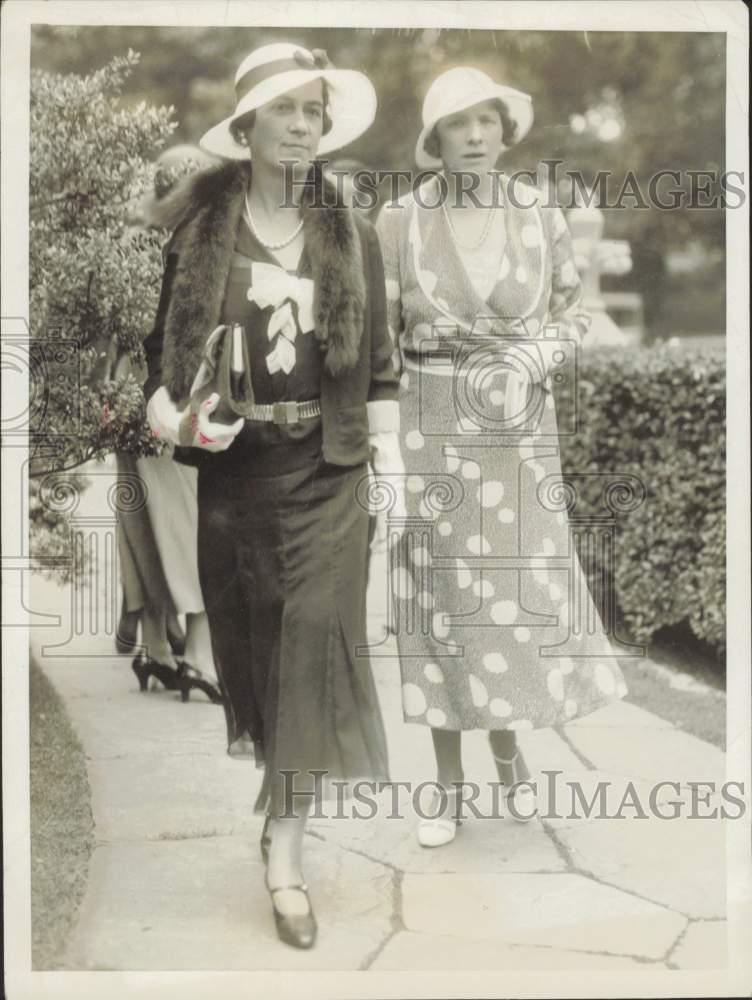 1932 Press Photo Mmes. George Widener & Robert Clarkson attend wedding, New York
