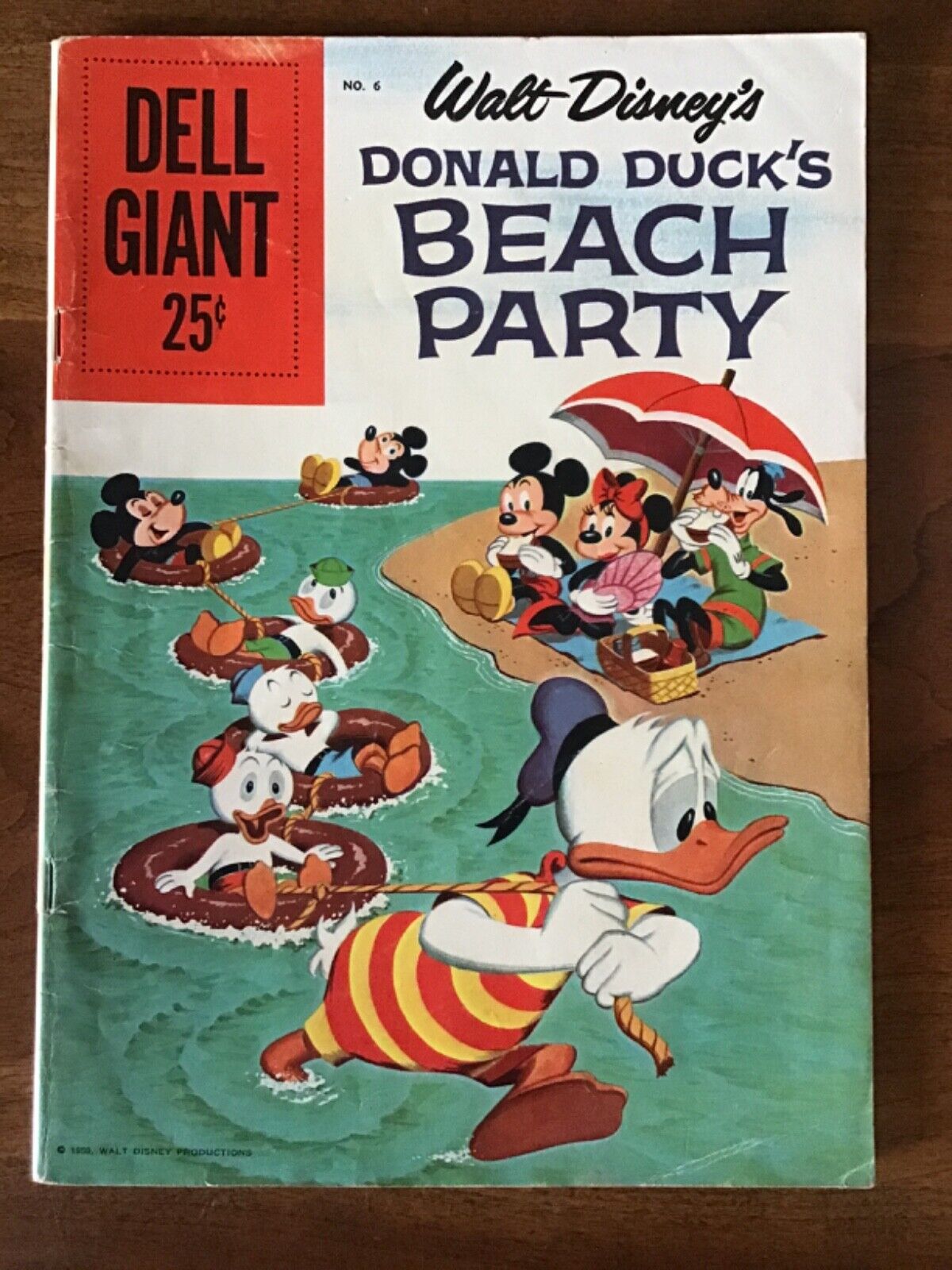 DELL GIANT Walt Disney\'s Donald Duck Beach Party #6 VG+ 1959