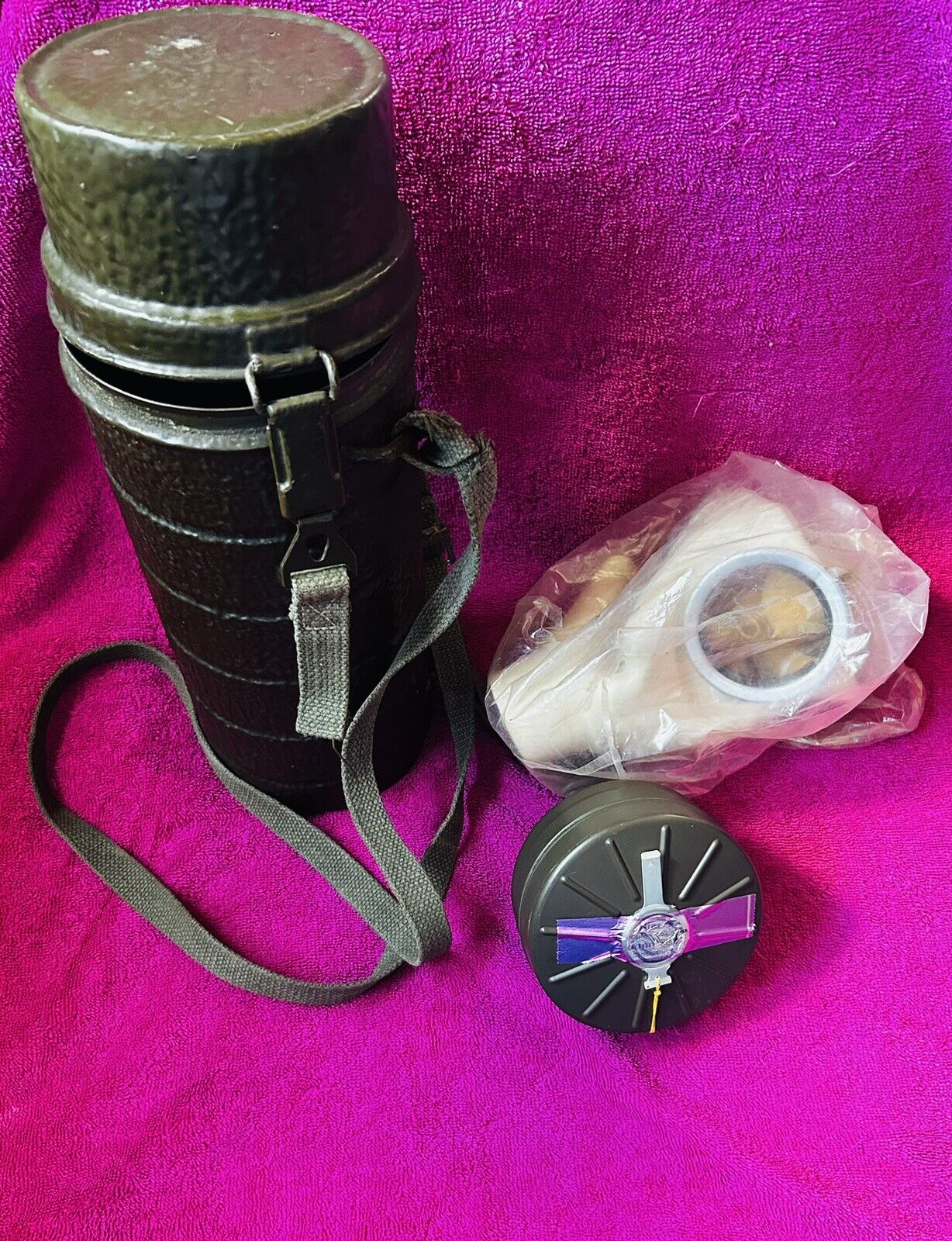 Gas Mask German Cold War Era W/Canister