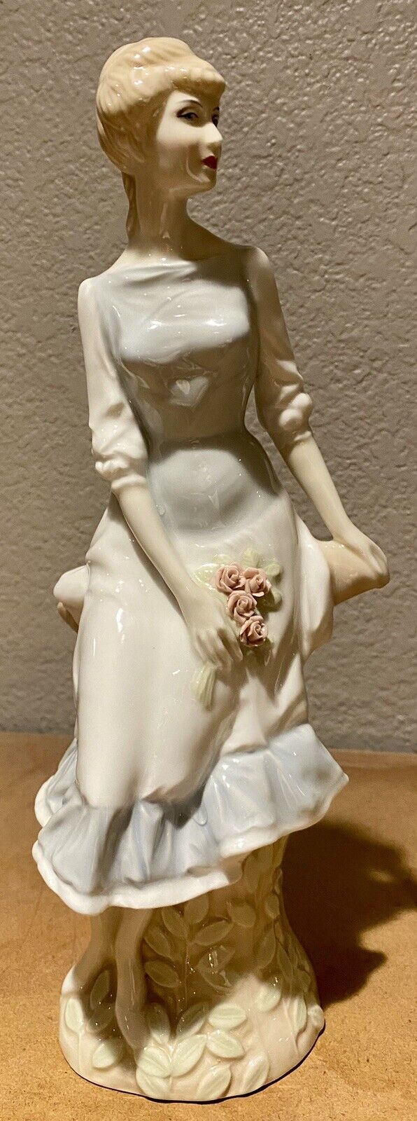 Royal Doulton Figurine Reflections ROSE ARBOUR 12\