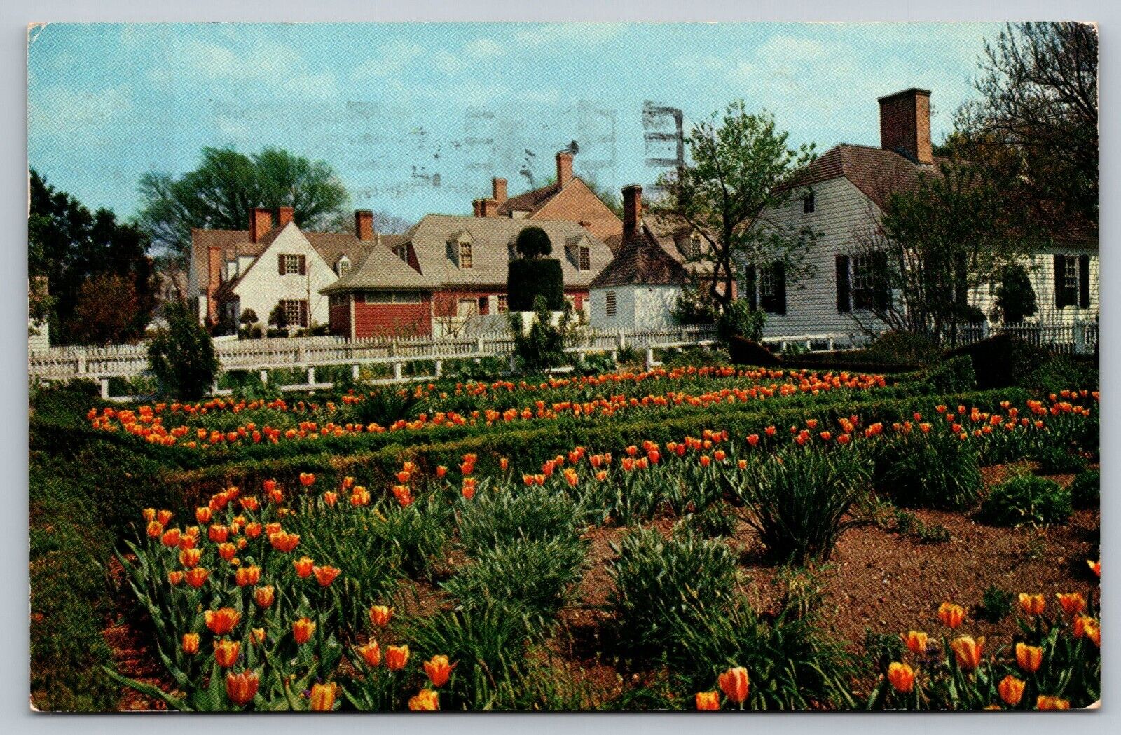 Williamsburg VA-Virginia, Prentis House Garden, Vintage Postcard