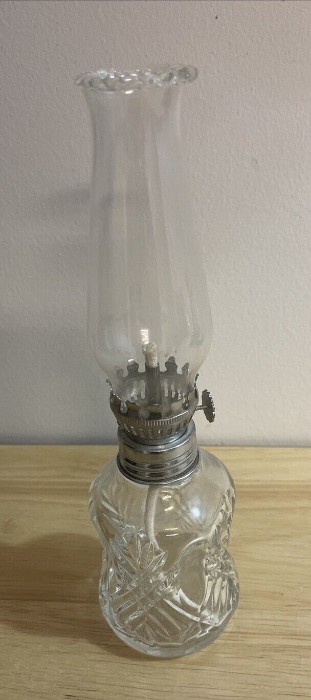 Lamplight Farms Mini Oil Lamp 1985 Model No. 4044, Made in Austria, Vintage. EUC