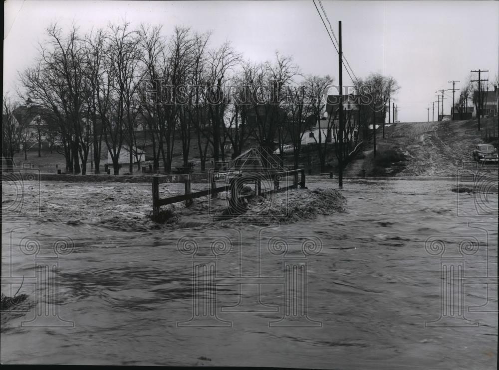 1956 Press Photo County roads washed up by massive flood water in Mesa, Wash