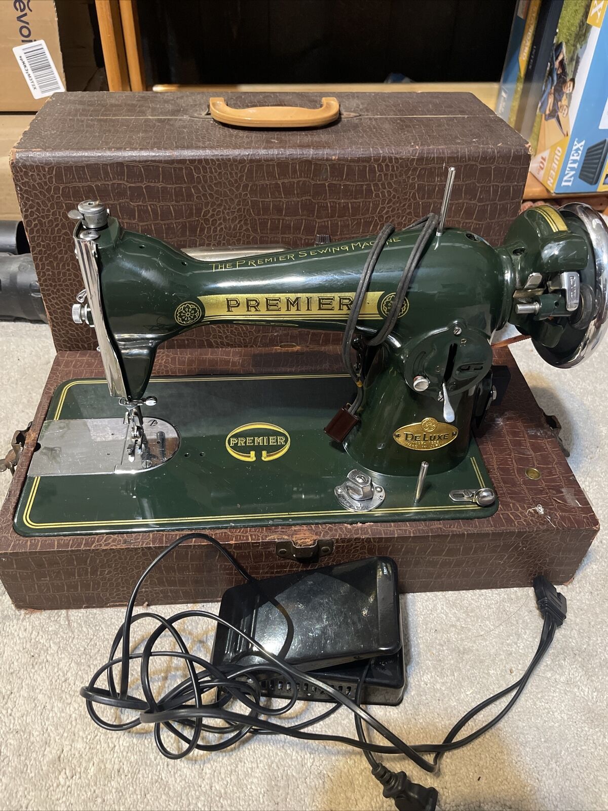 Vintage Premier Deluxe Model 1953 Sewing Machine Made in Japan