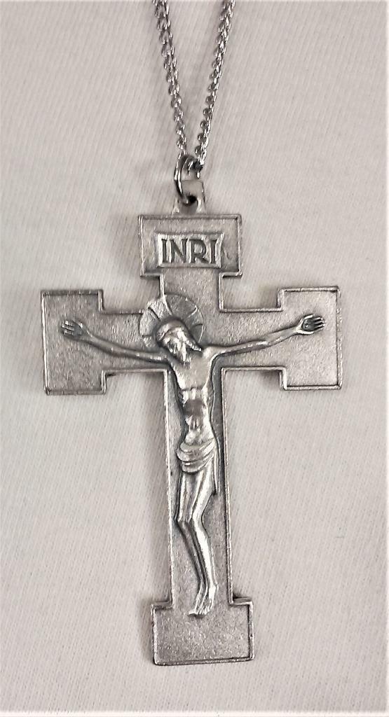 Handsome Squared-Arms Etch Detailed Mid-Size Crucifix Pectoral Cross Necklace