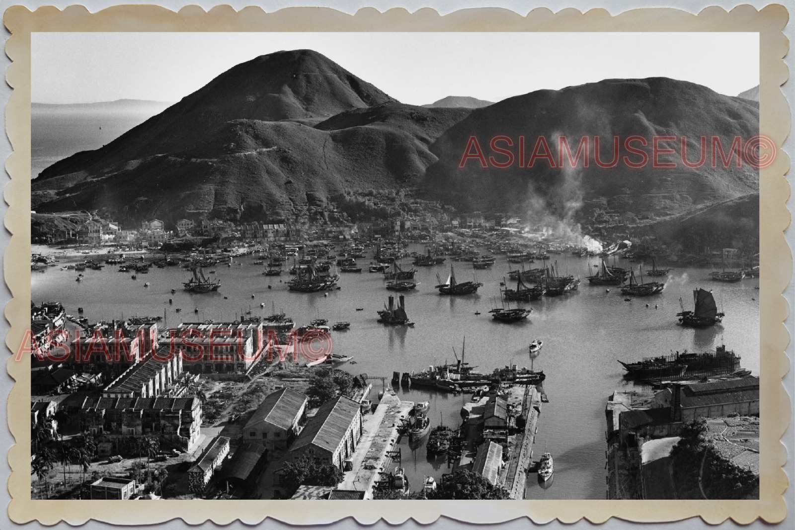 40s HONG KONG ABERDEEN SHIP BOAT JUNK HARBOR MOUNTAIN VINTAGE Photo M329 香港旧照片