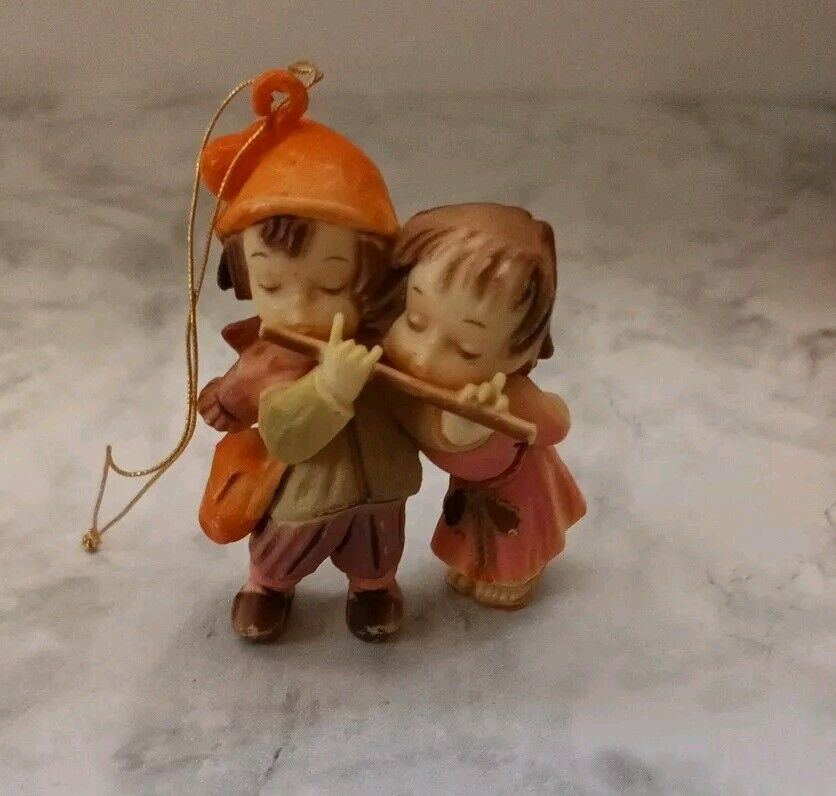 VINTIGE RARE FIND ANRI STYLE BOY GIRL FLUTE DUET  HAND CARVED HONG KONG  3X2INCH