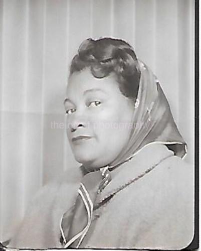 MID CENTURY WOMAN Vintage FOUND BLACK+WHITE PHOTO Original VINTAGE 311 50 D