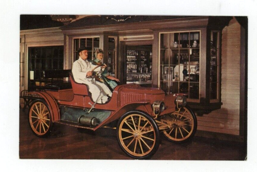 Vintage Postcard    MICHIGAN  HENRY FORD MUSEUM   AUTO DISPLAY   UNPOSTED CHROME