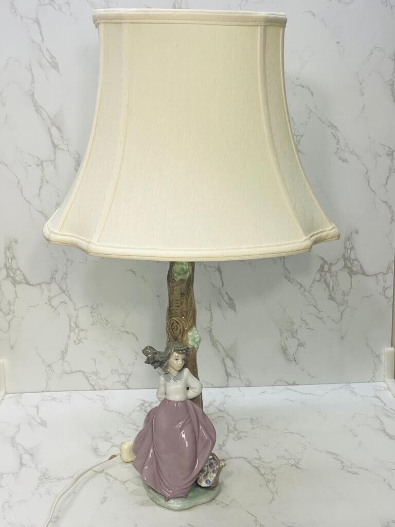 Vintage LLADRO NAO Table Lamp From