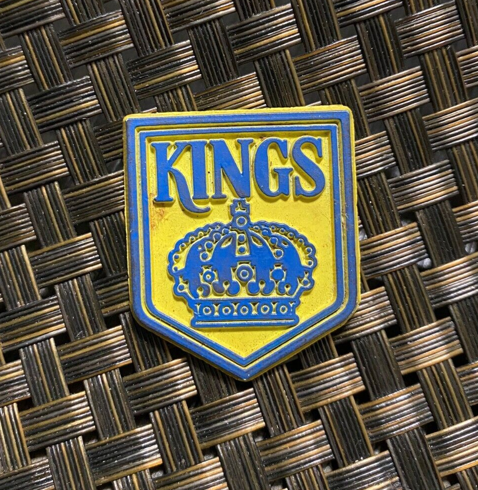 VINTAGE NHL HOCKEY LOS ANGELES KINGS TEAM LOGO COLLECTIBLE RUBBER MAGNET RARE 